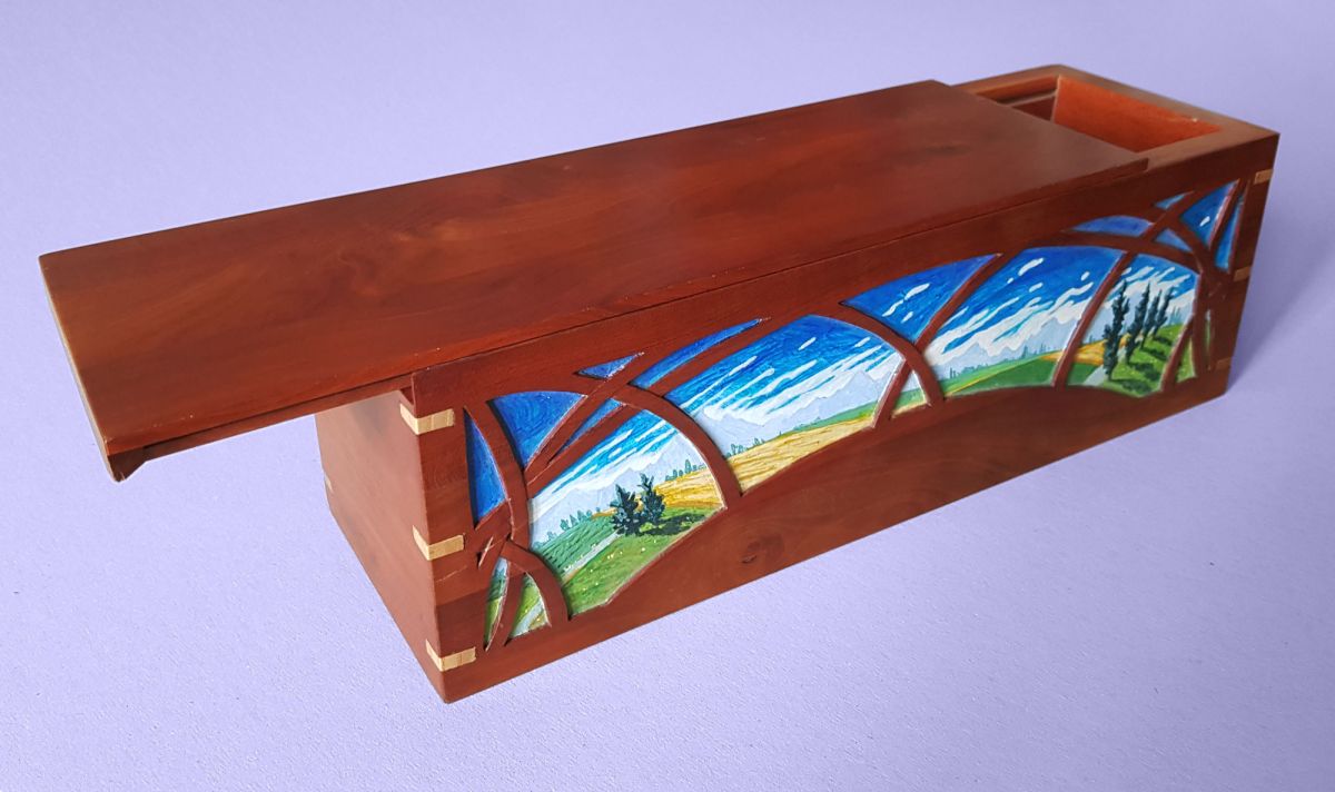 Plumier en bois de prunier.